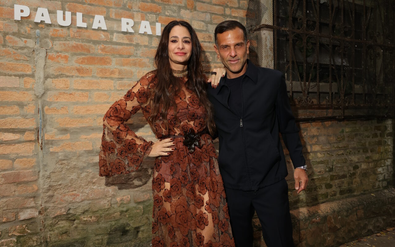 Paula Raia recebe turma elegante no lançamento da sua coleção verão